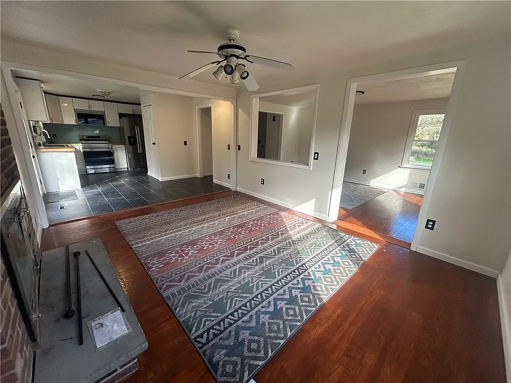 3 bed, 1.5 bath, 1536 sqft, $3,000 — Photo 4