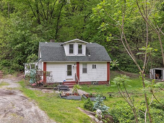 2nd image of 450 Coal Hollow Rd