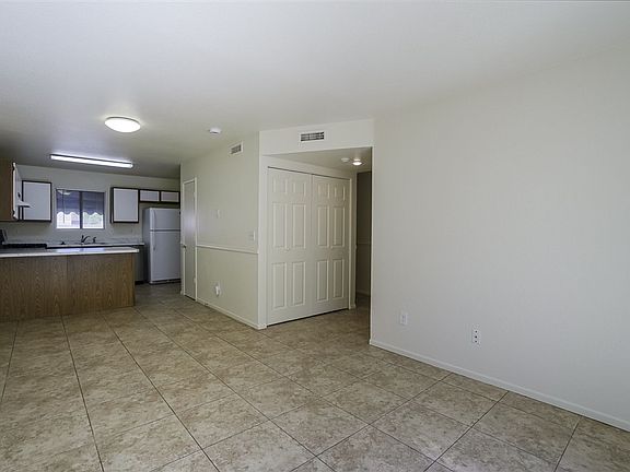 5th image of 4825 N Robert Rd APT B