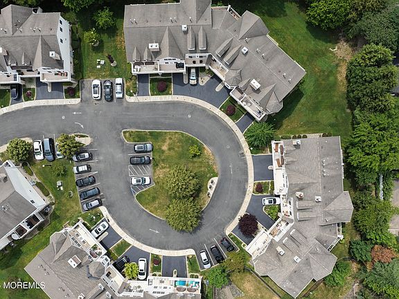 5th image of 302 Villa Dr