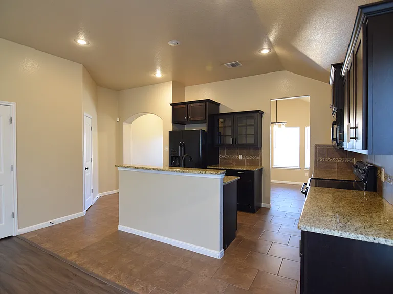 504 W Libra Dr — Photo 5