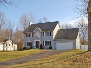 446 Woodmont Dr, Coventry, CT 06238
