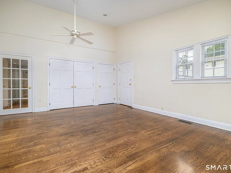 18 Elm Tree Pl #1 — Photo 4