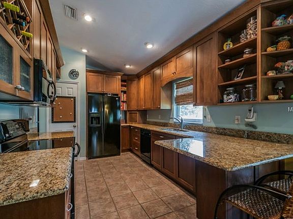4th image of 19415 Wyndmill Cir