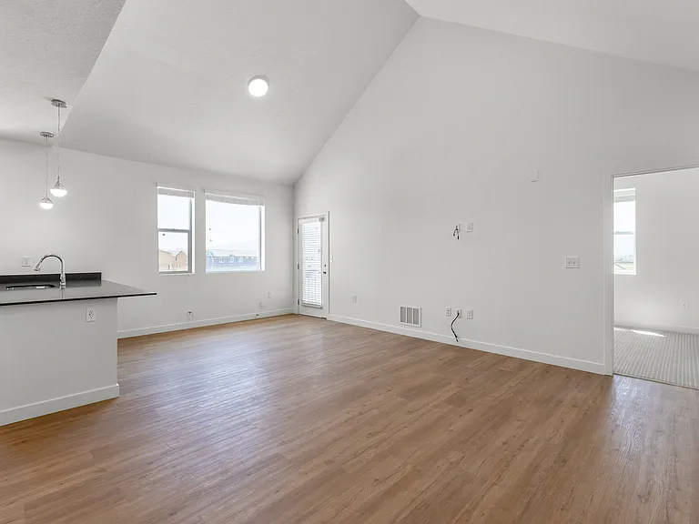 The Kelton Apartments — Photo 20
