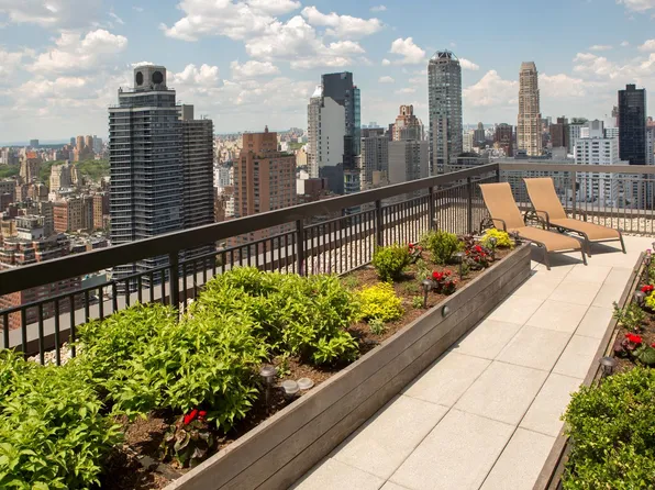 300 East 59th Street image 11 of 12