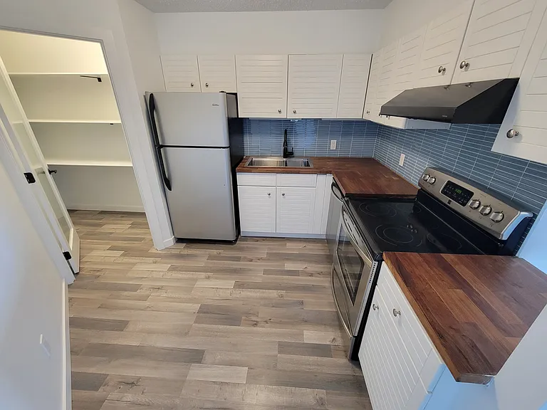 10149 Saskatchewan Dr NW #401 — Photo 2