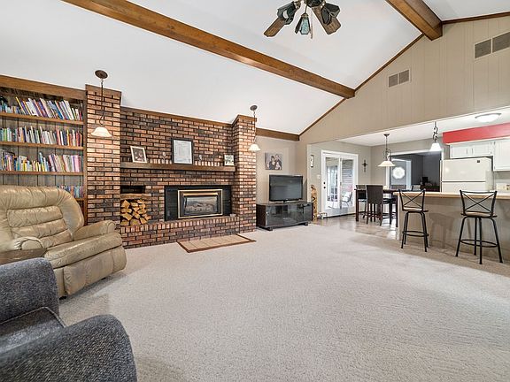 2nd image of 3305 W Woodstock Ln