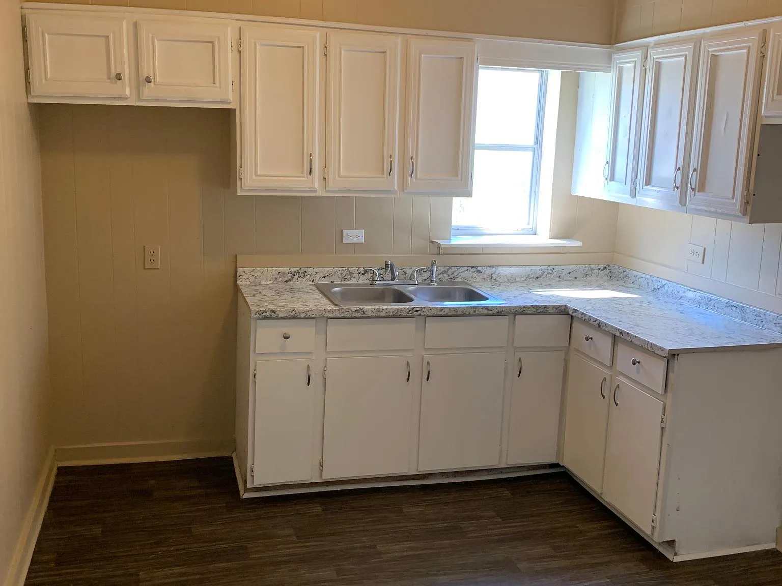 39 Glenda Dr — Photo 3