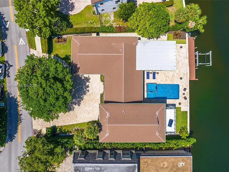1025 Diplomat Pkwy — Photo 93