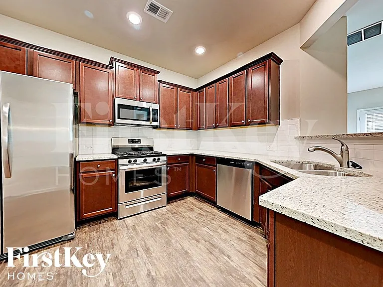 3204 Baylor Cir — Photo 3