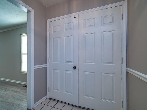 3rd image of 2369 Meadowgreen Dr