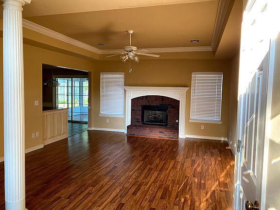 5th image of 409 Old Forge Dr