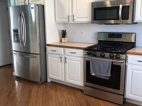 4th image of 2930 Laurel Park Dr