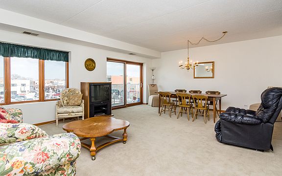3rd image of 14 S Ashland Ave APT 302
