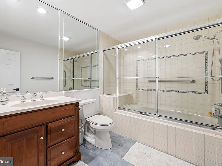 633 E Main St #B2 — Photo 19