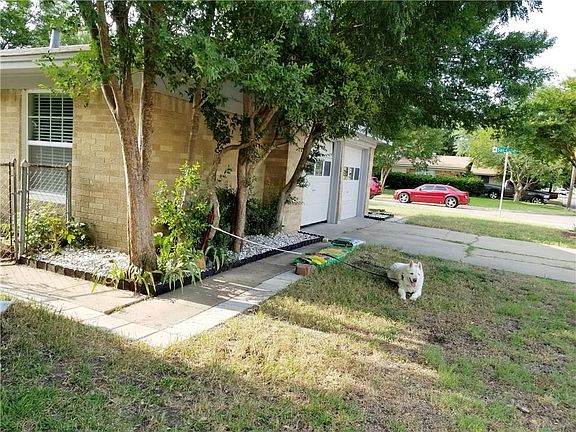 2nd image of 402 San Carlos Dr
