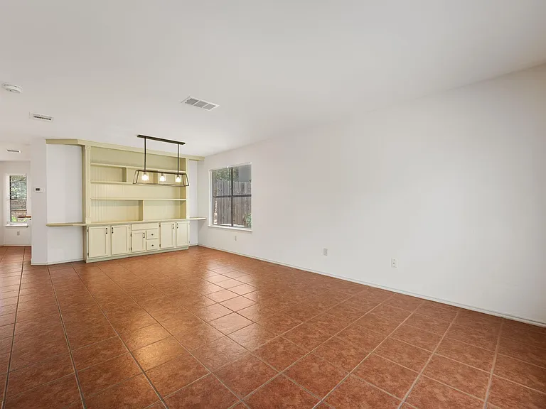 1901 Lobelia Dr — Photo 4