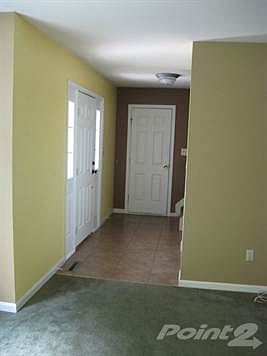 835 Melody Ln foyer (768x1024)
