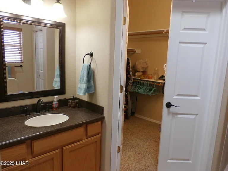 2304 Buckingham Blvd — Photo 13