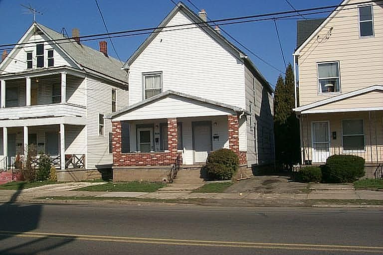 1st image of 942 E 26th St #1