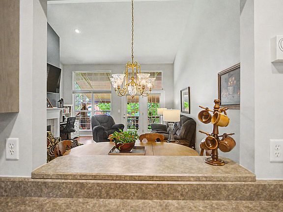 3rd image of 2760 Mansion Pl
