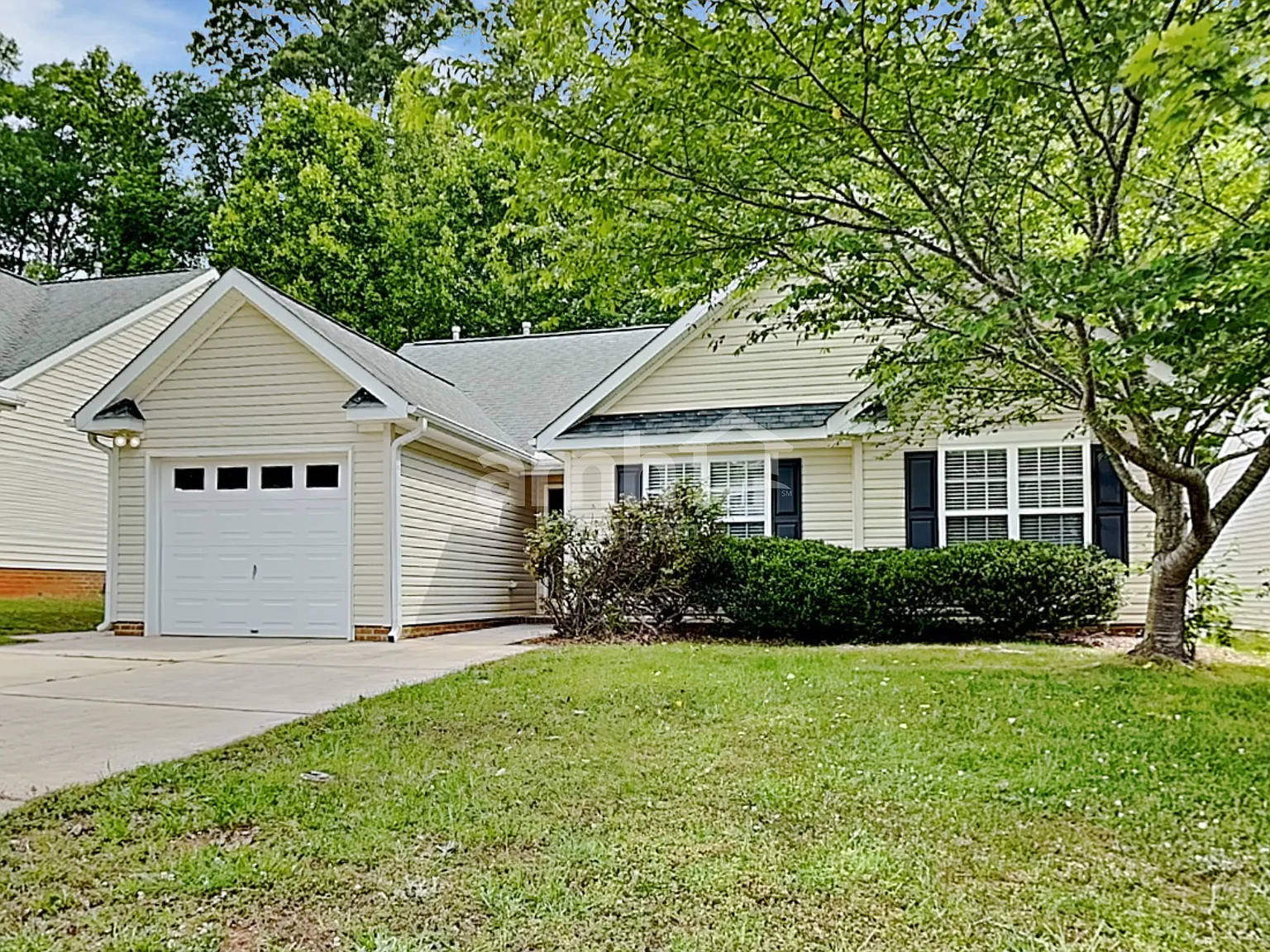 3 bed, 2.0 bath, 1376 sqft, $1,820 — Photo 1