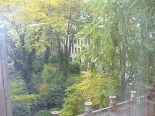 Sold by R New York | media 1