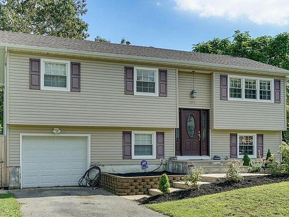 5th image of 987 Westminster Dr