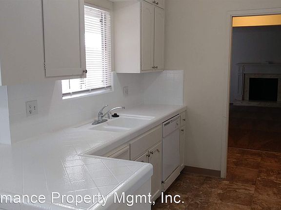 3rd image of 2813 N West Ave #7337831