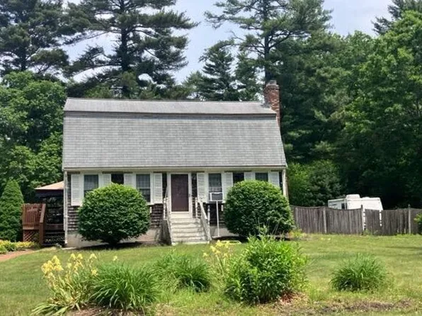 19 Forest St, Carver, MA 02330