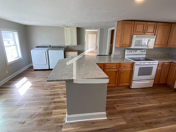 3rd image of 54 Port Norfolk St #2