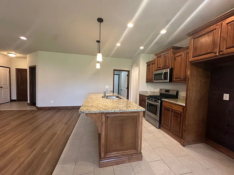 11008 SW 36th St — Photo 11