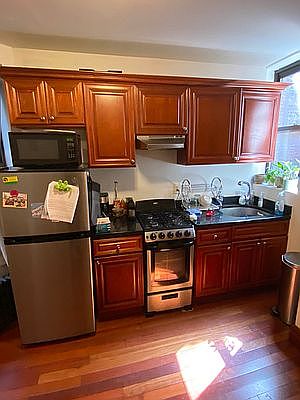 4th image of 108 E 97th St #4G
