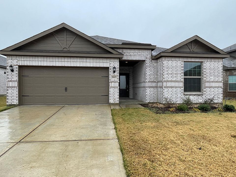 1st image of 1907 Dahlia Way