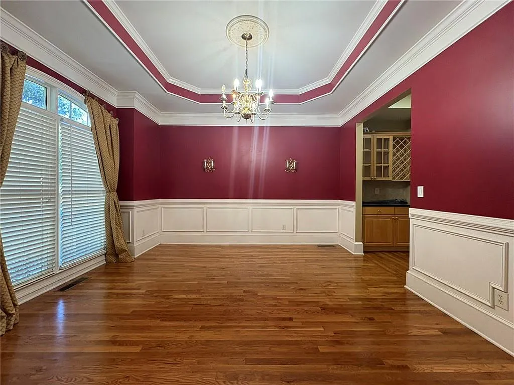 7 bed, 5.5 bath, 3470 sqft, $3,300 — Photo 3