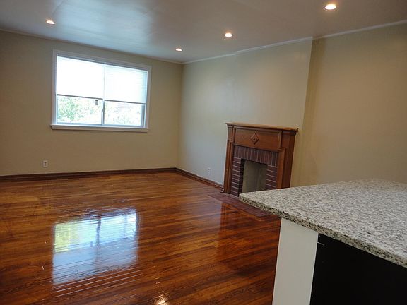 4th image of 1297 W 3rd Ave #C