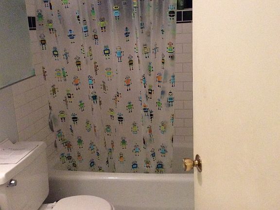 5th image of 5220 21st Ave NE APT 3