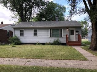 2122 12th Ave N, Grand Forks, ND 58203