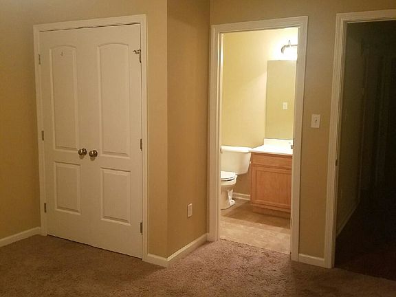 5th image of 255 Creekwood Ave APT D