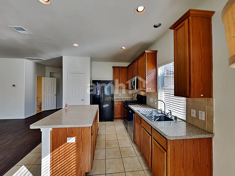 21927 Saragosa Pond Ln — Photo 3