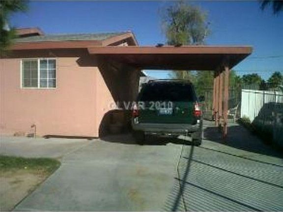 3rd image of 1201 Chapman Dr