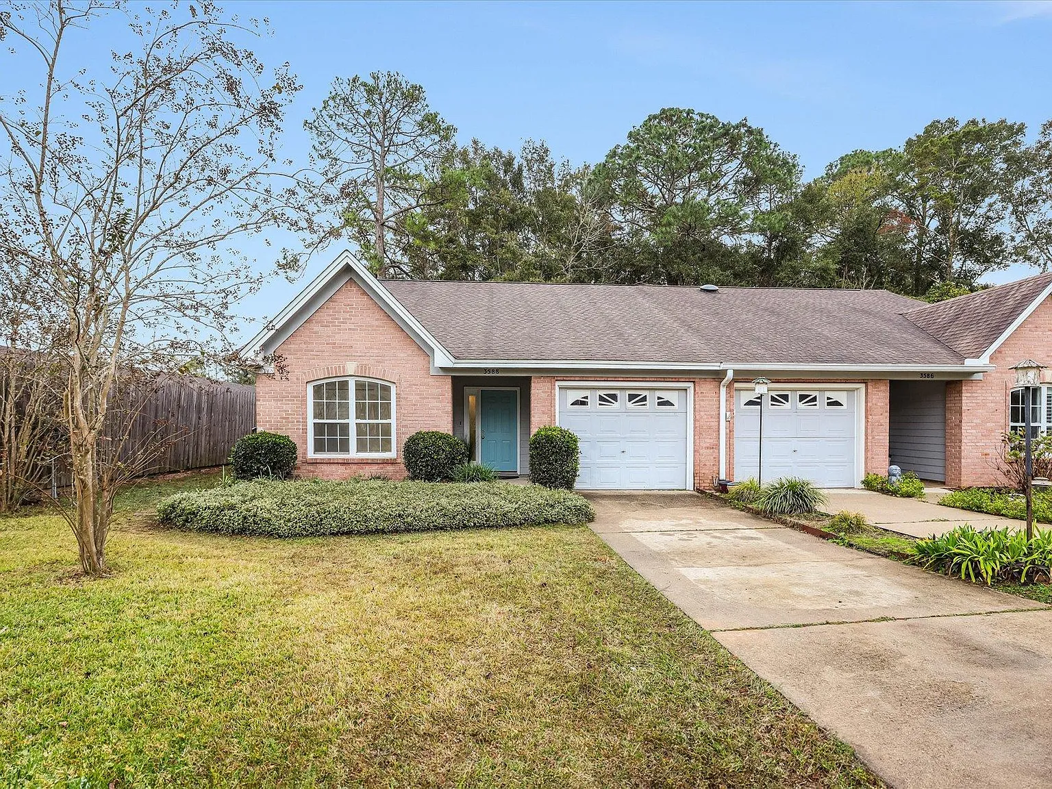 3 bed, 2.0 bath, 1338 sqft, $1,975 — Photo 2
