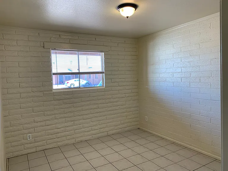 415 W 10th St #10 — Photo 7