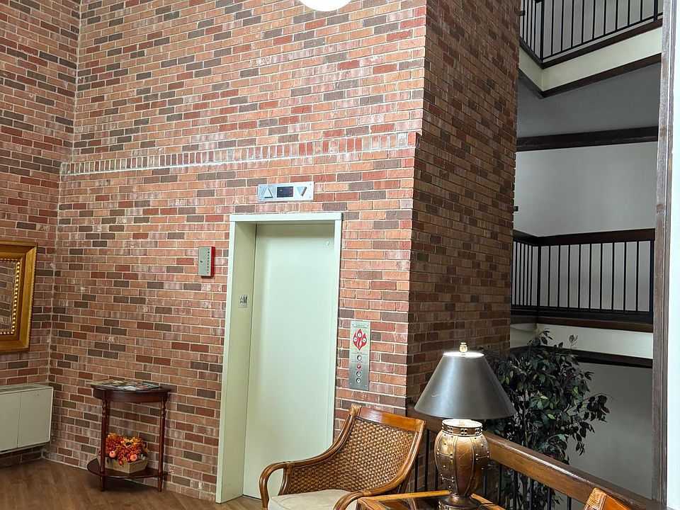 1st image of 10113 34th St W #111