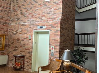 10113 34th St W #111, Minnetonka, MN 55305