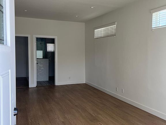5th image of 305 W Grand Ave
