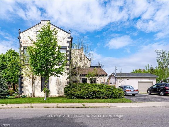 3rd image of 220 Nelson St
