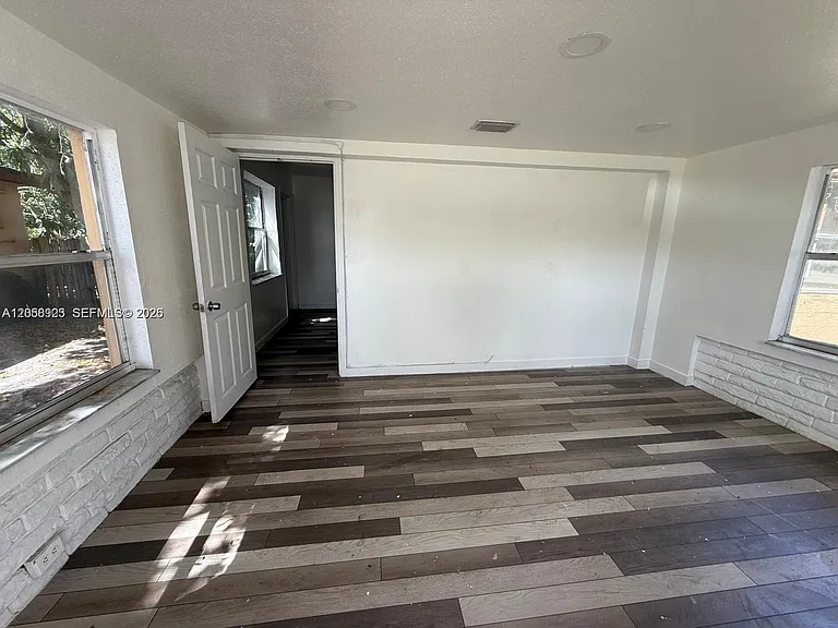 2813 Dewey St #1 — Photo 14