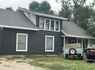 707 E Cedar St, Sutton, NE 68979
